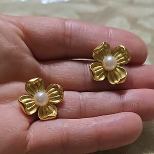 Vintage Trifari Goldtone Dogwood Pierced Earrings Faux Pearl Center